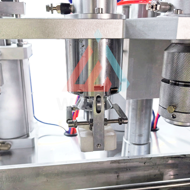 에어로졸 충전 기계의 직립 시스템