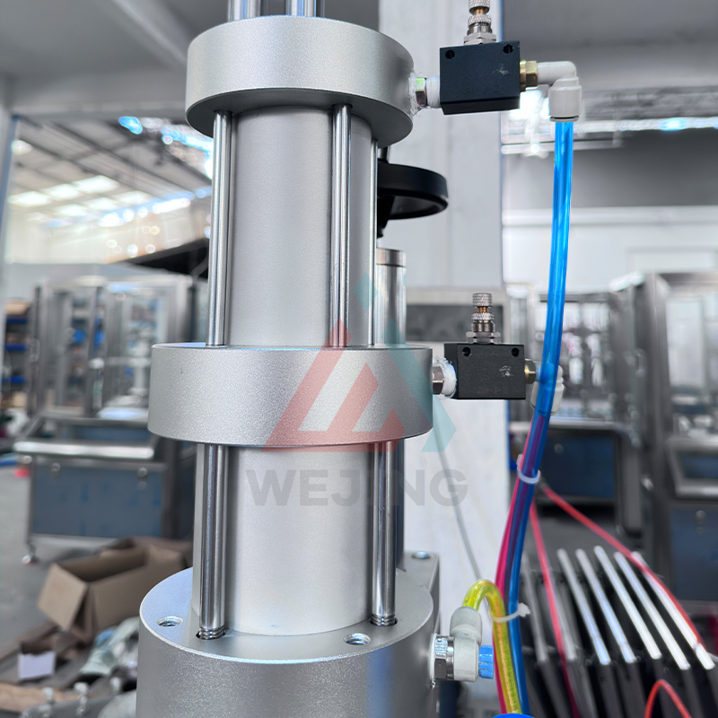 공압 제어 반자동 BOV 에어로졸 가스 충진 및 씰링 기계