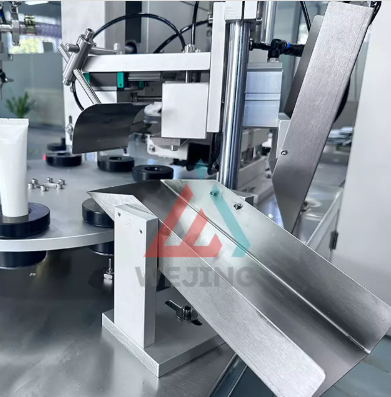 튜브 충진 및 밀봉 기계